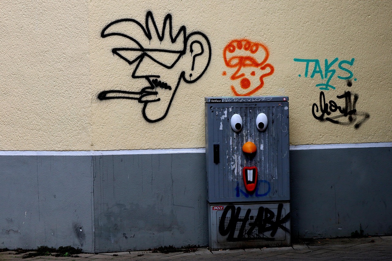 Graffiti op gevel — gevelreiniging door Van Baal Werkt
